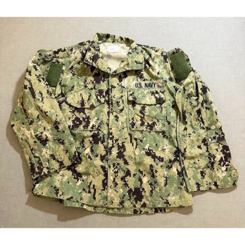 US Navy Seals Type III‎ X Short Jacket Adult S Green Digital Camouflage Button.